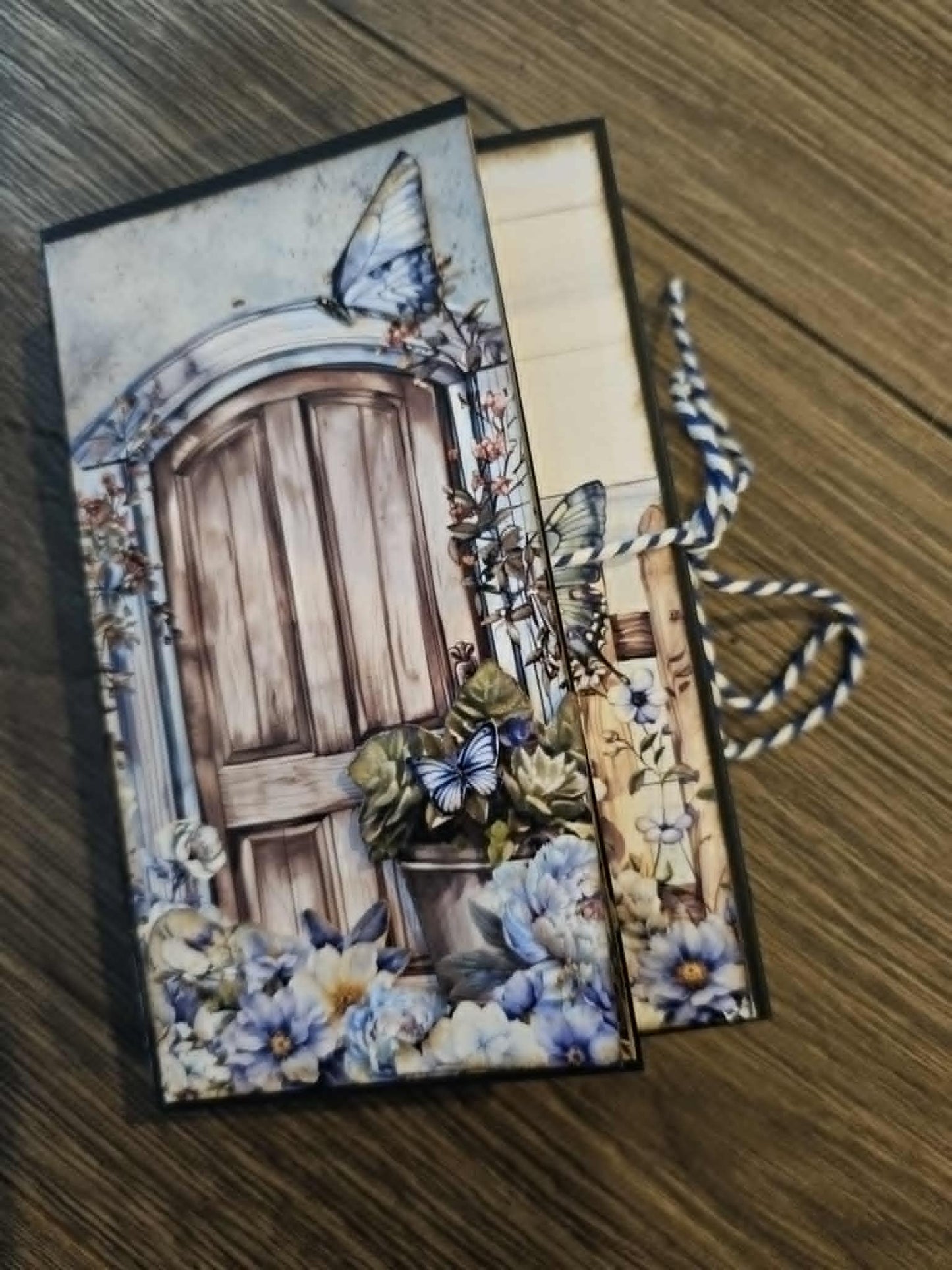 Chch Papercraft Show - Mini Class with Jo from 3Quarter Designs - Tuck & Play Mini Album - The Crafty Kiwi